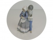 Фигура, статуэтка старинная "Девочка с мальчиком" Фарфор ГДР №13429